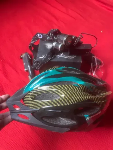 Capacete, Farol, Bomba e Oculos de Proteção. 