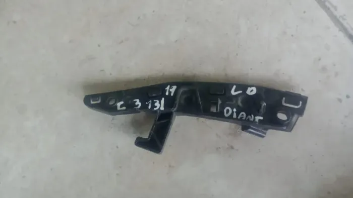 Guia Suporte Para-choque dianteiro Citroen C3 2013 / 2019 Lado direito