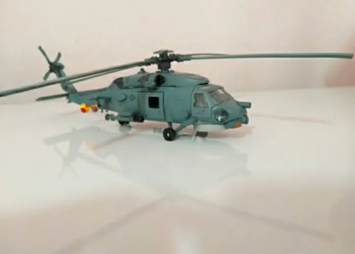 Miniatura HELICÓPTERO metal escala 1/72