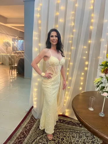 Lindo vestido amarelo de festa