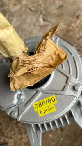 motor Wolong .3 HP, 380 V trifásico, 60 Hz 1.130 rpm e corrente nominal de 5,8 A