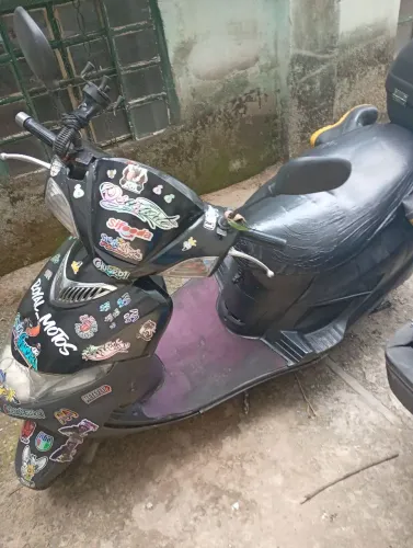 Burgman 125 muito nova com dois pneus zerado motor não fuma tá inteiraça só pegar e andar