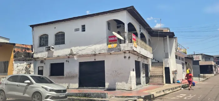 Casa com ponto comercia no Coroado