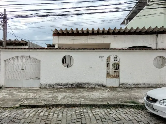 0 - Casa 8 quartos, sendo 1 suíte