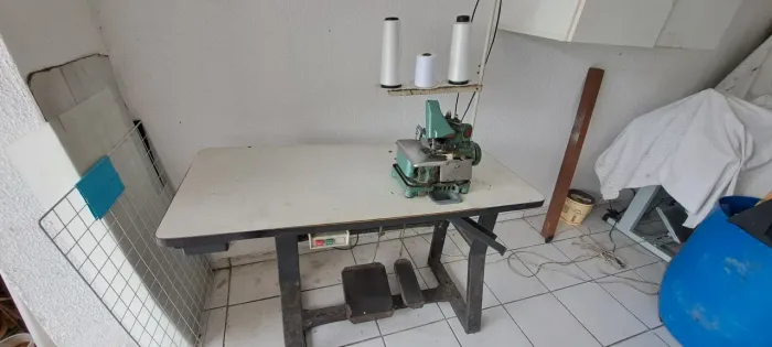 Maquina de costura overloque