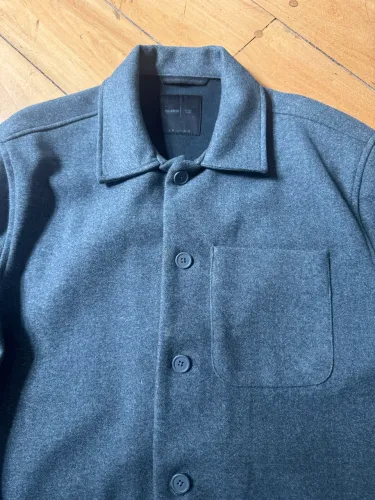 sobrecamisa cinza da Pull&Bear, lã, trazido da Espanha