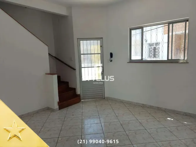 Graciosa Casa de Vila com 2 Quartos e Quintal no Méier! M30K