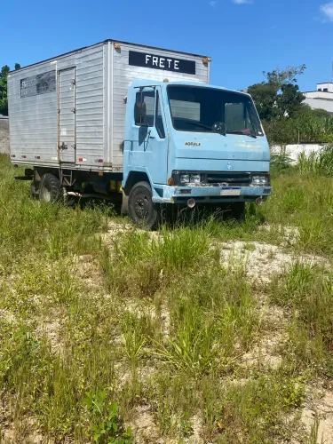 Caminhão baú 3/4 agrale 1800