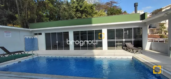 Apartamento com 3 quartos na Agronômica e vaga de garagem livre