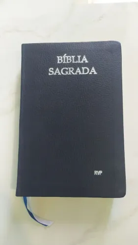 Bíblia sagrada Reina Valera versão português.