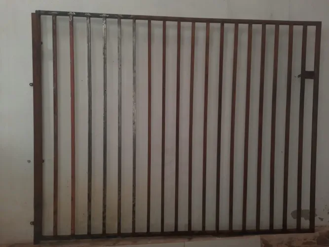 Portão do tipo grade 2m x 1.5m