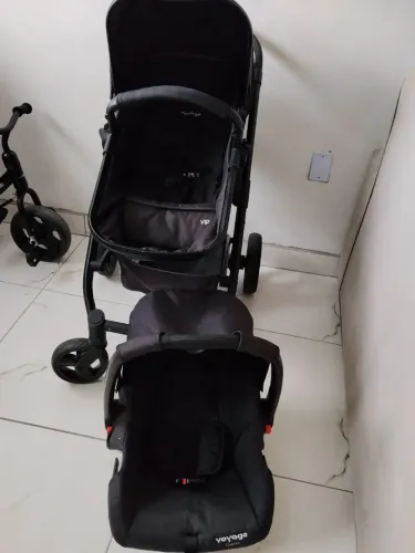 Carrinho de Bebê + Bebê conforto voyage vip