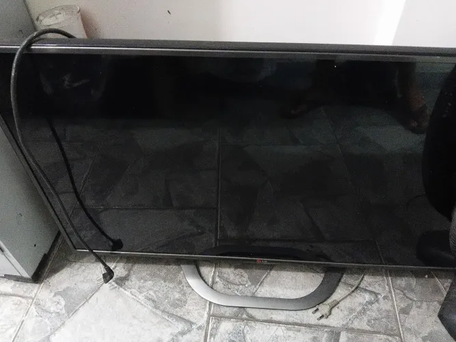 Vendo TV com defeito na tela