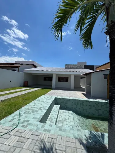 Linda casa toda reformada com 04 quartos e 04 banheiros no bairro do Bessa 