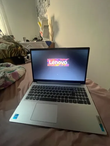 Notebook Lenovo na loja 4 mil eles está  IdeaPad 1 15IRU7 novo 2 mês de uso 