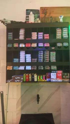Vendo expositor de cigarros novo,com 2 andares e 20 raias