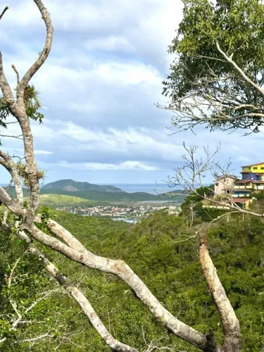 Casa Montanha - Condomínio Bosque do Peró - Terreno 850 m2 
