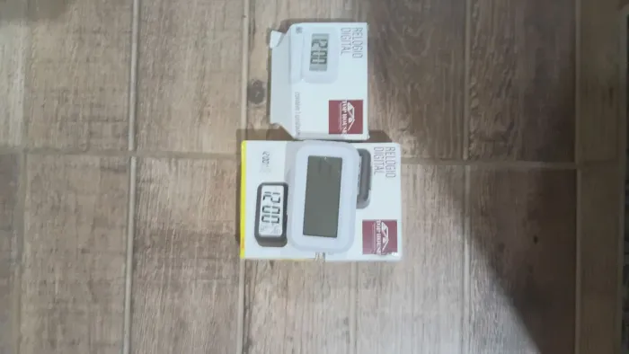 RELOGIO DIGITAL DE MESA A PILHA 