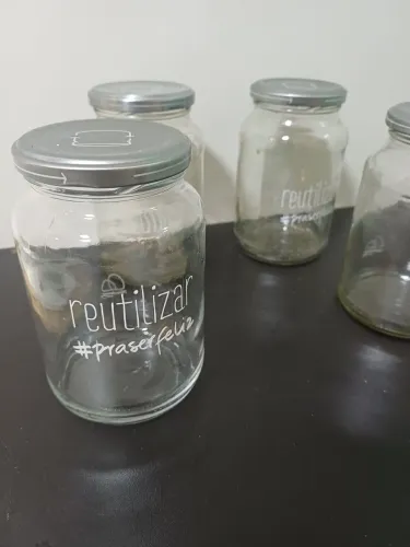 Potes em vidro para mantimentos