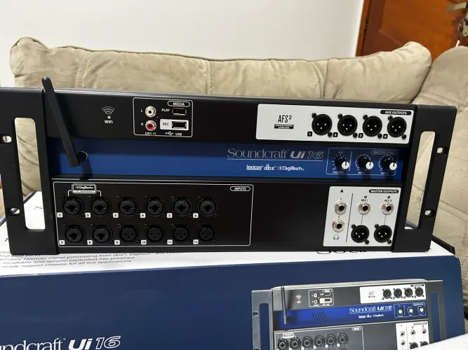 mesa digital soundcraft ui16 com roteador 