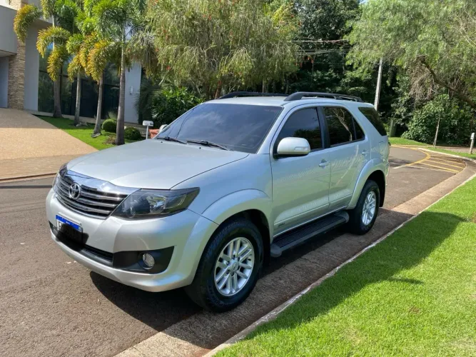 Toyota Hilux SW4 SR 4X2 2.7/ 2.7 Flex 16V Aut. 2014