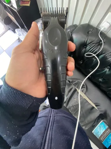 Vende-se. Máquina de cortar cabelo