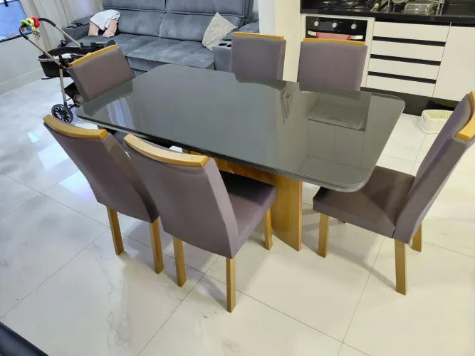 Mesa de jantar com 6 lugares