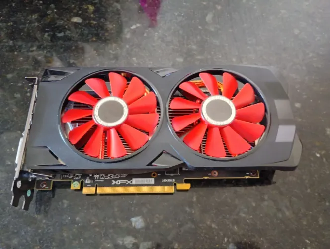 RX 570 8gb xfx dual fan único dono