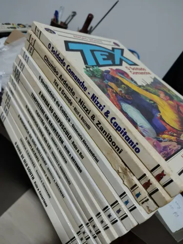 Lote com 9 gibis TEX edição gigante
