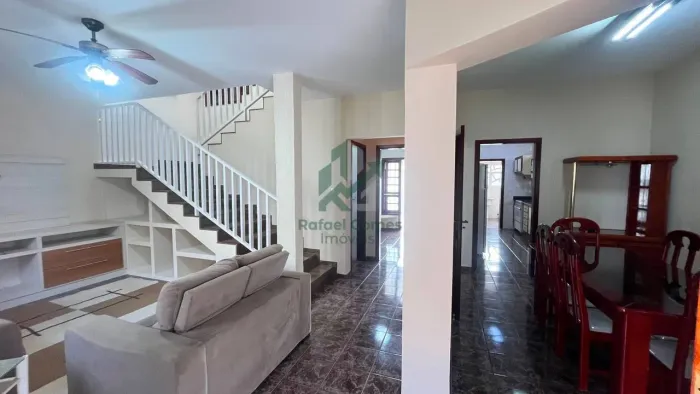 Casa com 4 dormitórios para alugar, 370 m² por R$ 4.900,00/mês - Jardim Itacolomi - Mogi G