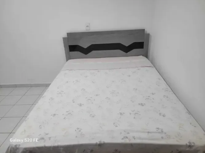 cama casal com colchao e quarda roupa