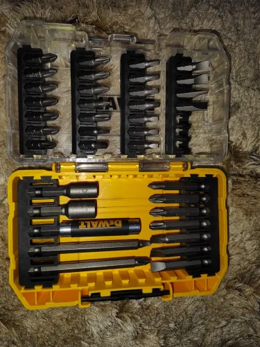 Jogo novo de bits 37 peças Dewalt, diversas pontas Phillips, Fenda e Quadrada e estojo.