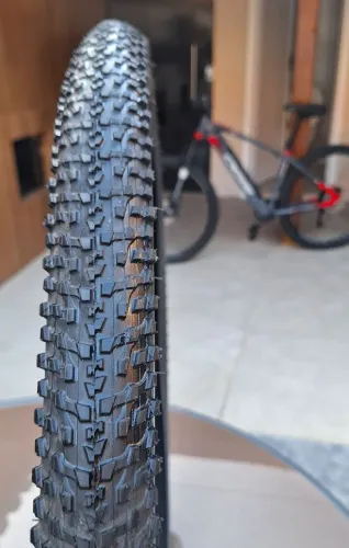 Pneu aro 29. Semi novo