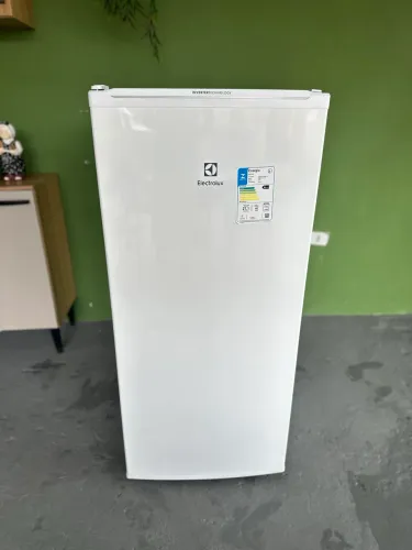 Freezer Electrolux Vertical 162L - Aceita Cartão