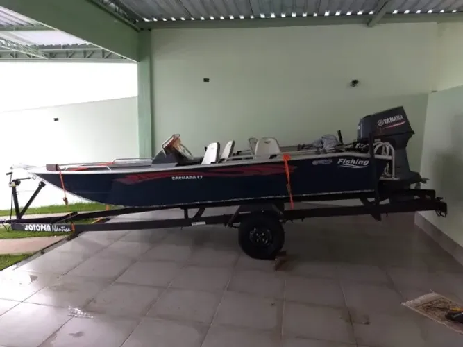 Lancha marca Fishing, modelo Cachara, 17 pes, motor Yamaha 60hp