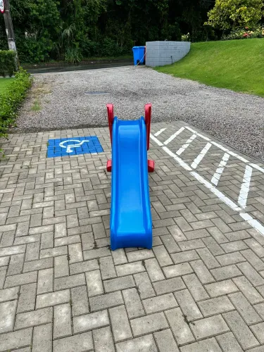 Escorregador infantil