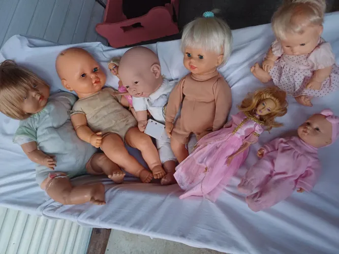 Lote de bonecas antigas lindas , mais para restaurar,  com valor ótimo 