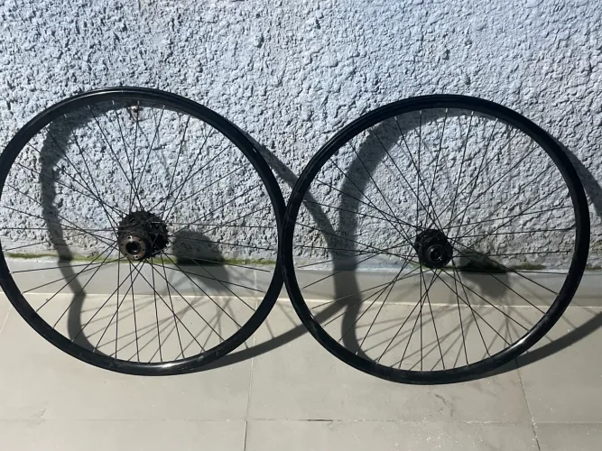 Par de rodas aro 29 com raias