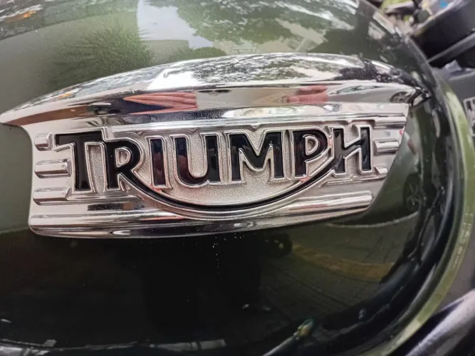 TRIUMPH THRUXTON 900cc