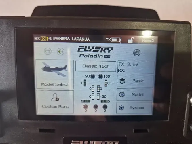 Rádio controle para aeromodelismo Flysky PL18