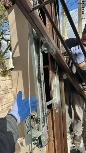 Troca para cabo de aço em portões eletrônicos basculantes