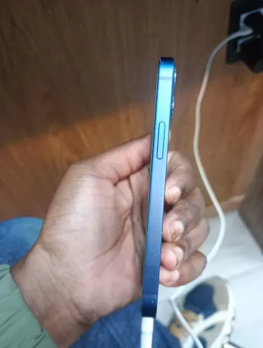 vendo iPhone 12 mini 128 GB alto falantes não tá pegando