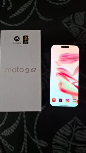 Celular Moto G67 de 256GB seminovo apenas 3 meses de uso.