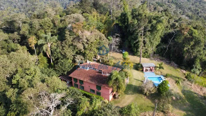 Excelente Sítio à Venda em Cotia-SP, Bairro Caputera: