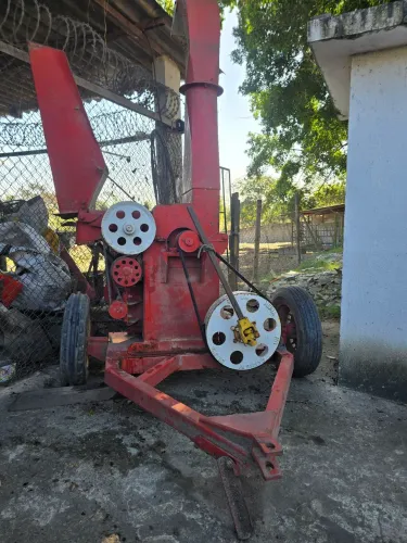 Picadeira para ser acoplada em trator