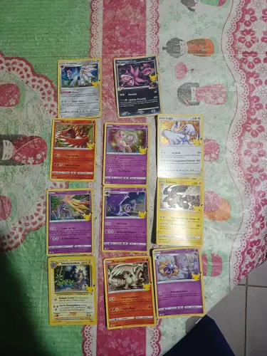 Lote de 11 cartas pokémon da coleção se 25 anos celebration