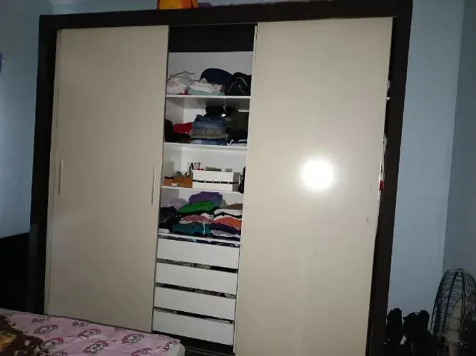 Guarda roupa casal 4 gavetas porta de correr