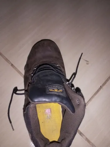 Sapato buturrier usado