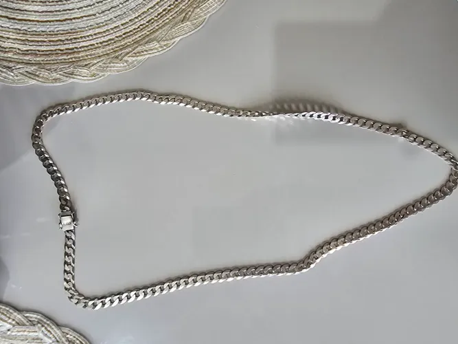 Corrente de prata, já com pega ladrão 