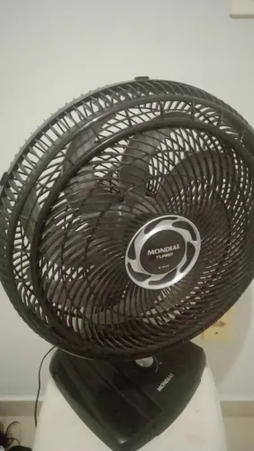 Vendo ventilador mondial semi-novo